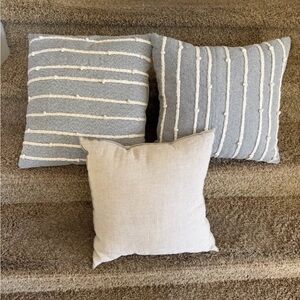 Set of 3 Throw Pillows